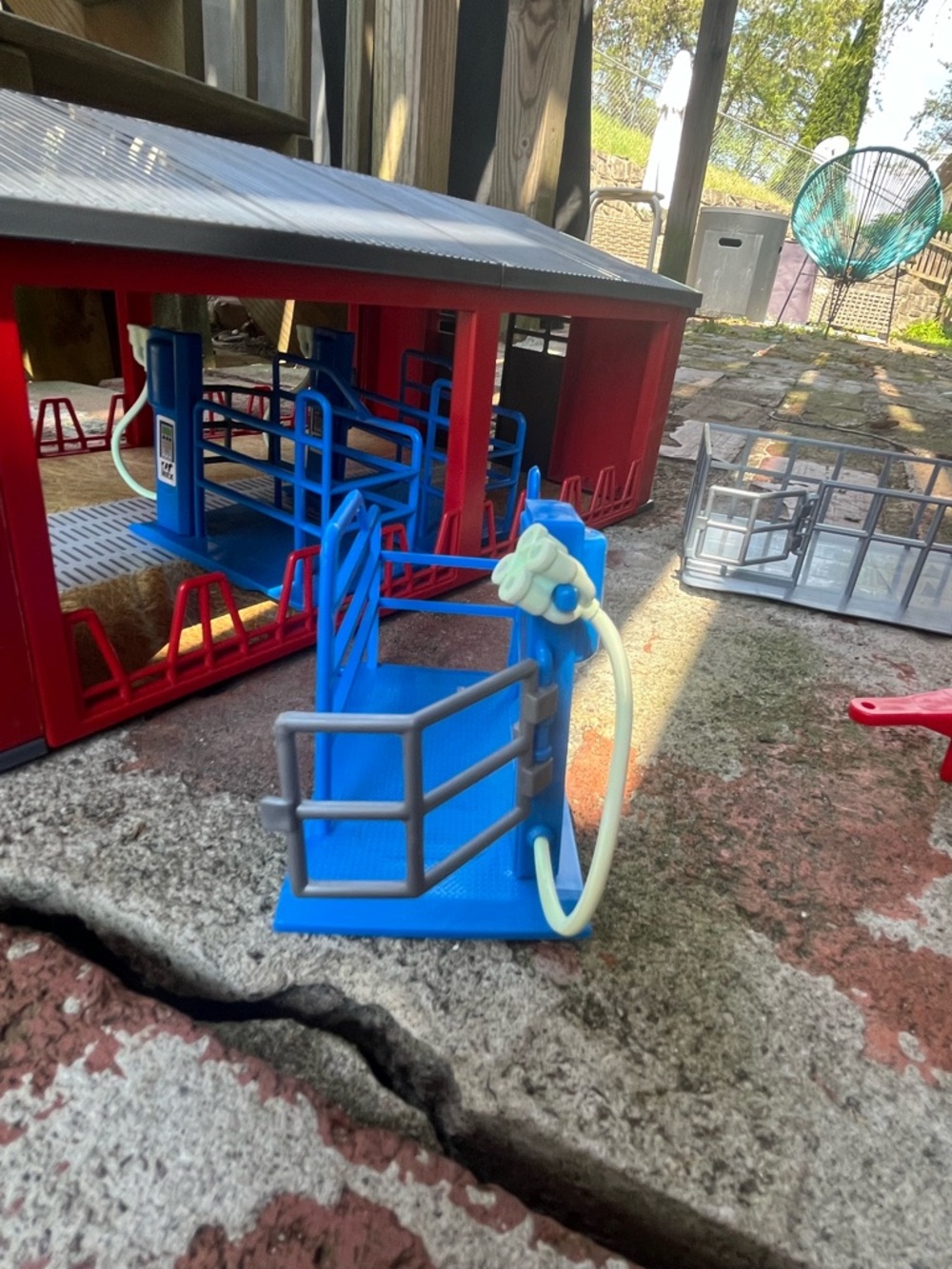 Newray cow milking  Farm Playset - Picture 3 of 8